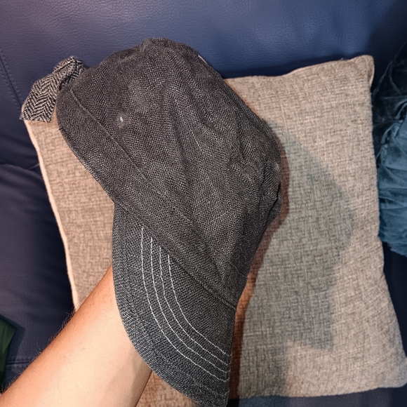 Vintage 90s Embroidered Black Cap - Picture 2 of 6